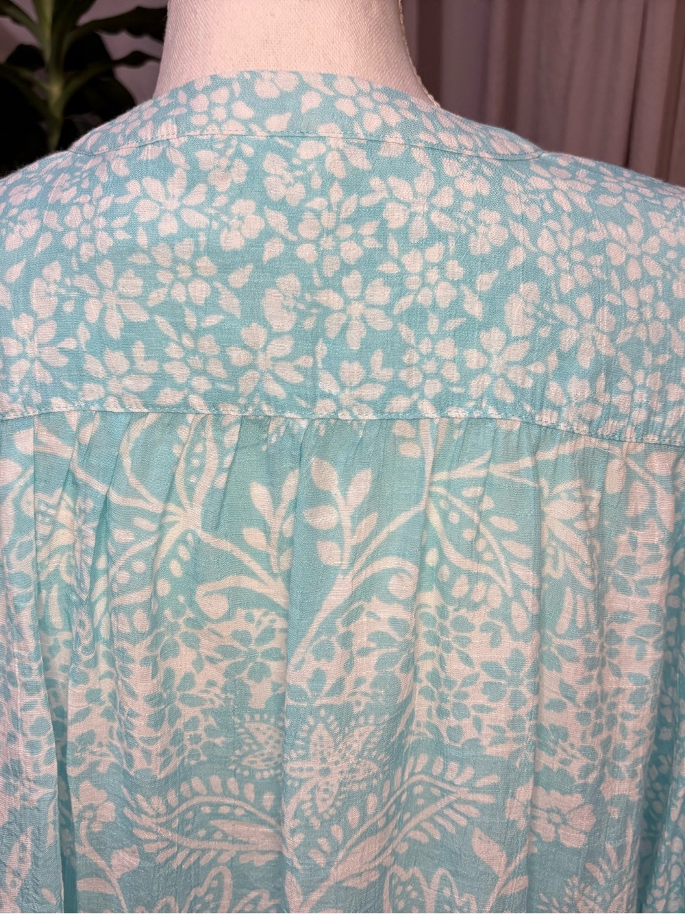 Zac & Rachel Women's Blue/White Floral V-Neck Button Front Blouse, M - Picture 11 of 12